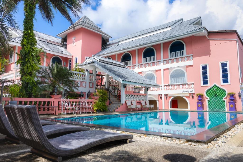 Rasa Boutique Hotel pool and iconic pink facade
