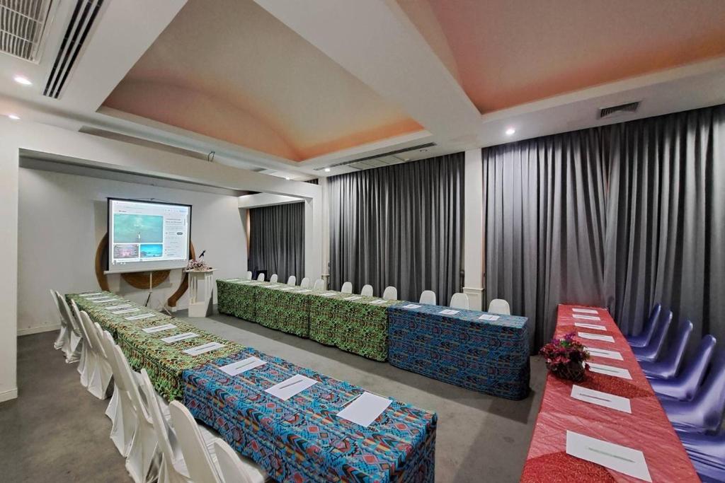 Rasa conference room detail