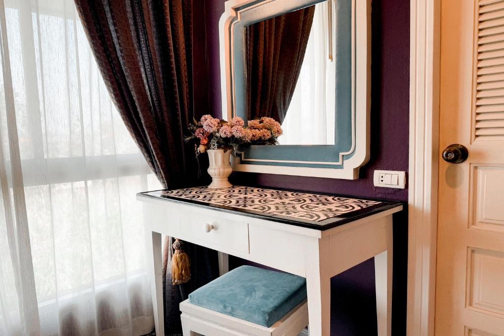 Rasa room detail — dressing table