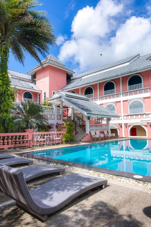 Rasa Boutique Hotel pool and gardens